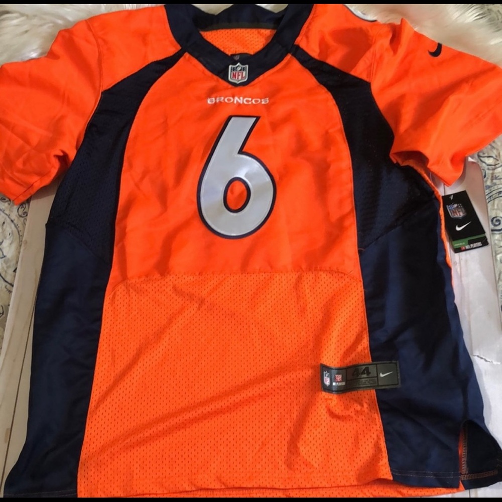 New with tags Nike jersey (Large)